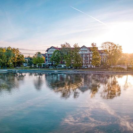 Willa Port Острода Екстериор снимка The lake at the campus of the University of Applied Sciences and Medical University of Southern Tyrol
