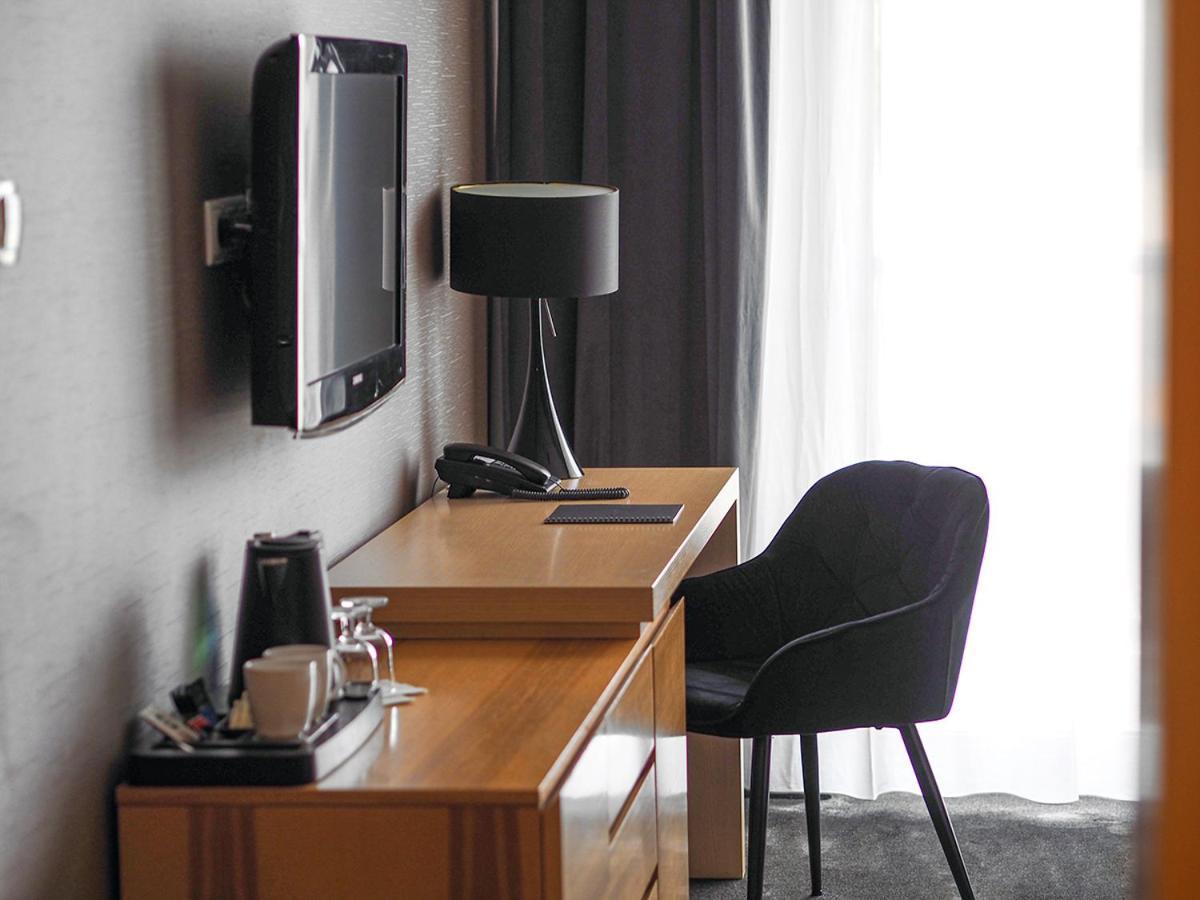 Willa Port Острода Екстериор снимка A typical hotel room