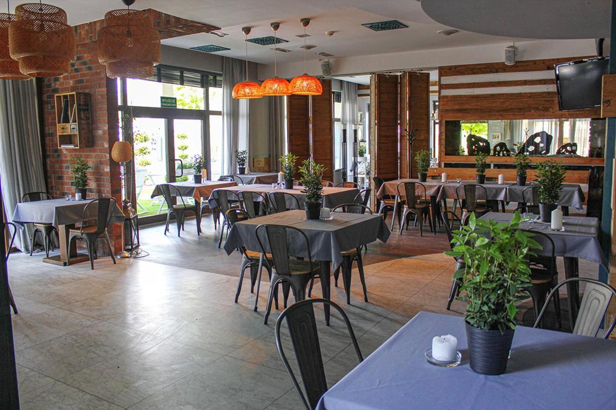 Willa Port Острода Екстериор снимка Restaurant