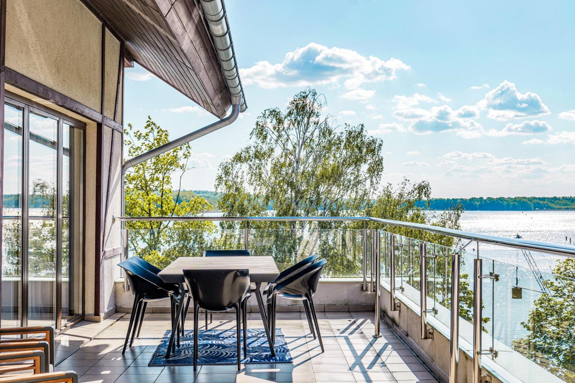 Willa Port Острода Екстериор снимка A balcony
