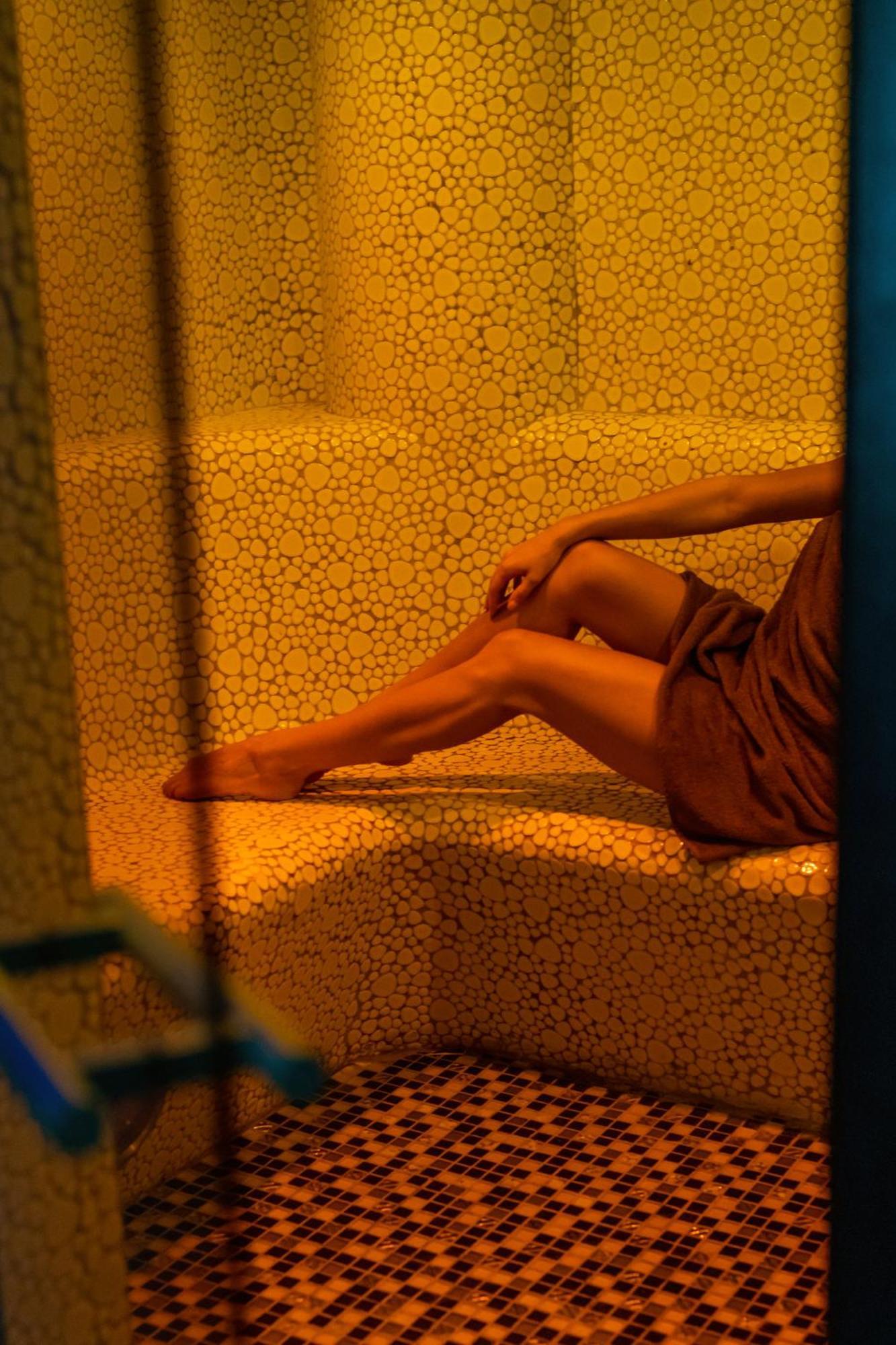 Willa Port Острода Екстериор снимка A woman in a spa