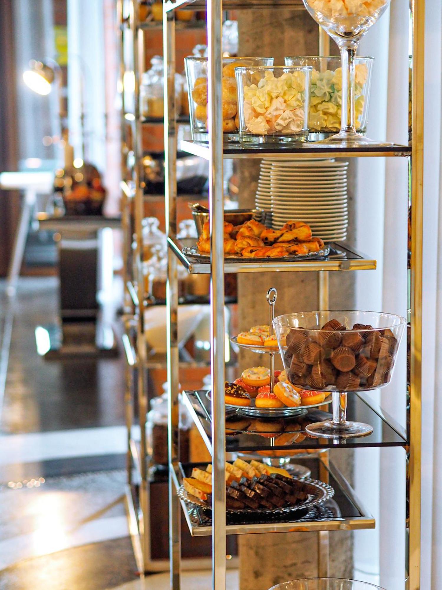 Willa Port Острода Екстериор снимка A dessert cart