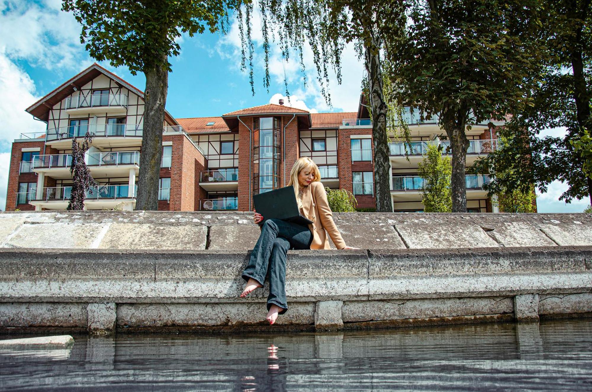 Willa Port Острода Екстериор снимка A student studying at the University of Kent